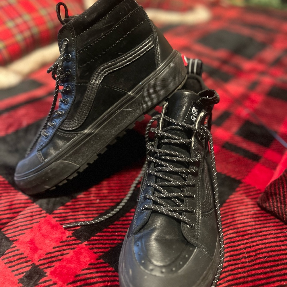 Black High-Top Men's Shoes